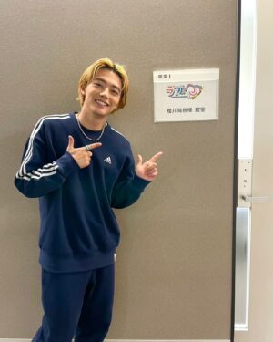 Kaito Sakurai Instagram - テレビ朝日『ラブ!!Jリーグ』
出演させていただきました⚽️

沢山サッカーの話ができたり、大雅にもサプライズしてもらったり楽しかったなぁ

来週も出演させていただきます！
見逃し配信も今日からTVerにてあるので是非🙏

#ラブjリーグ
#PR #adidas @adidastokyo
#サッカー系俳優