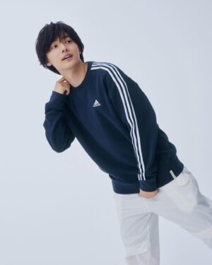 Kaito Sakurai Instagram - “スウェットの生地は厚みがあるけどすごく柔らかくて、着てみたら包まれるような感じがしました。”
#櫻井海音

ESSENTIALS PLUSで、これまでにない着心地を。
#adidasSportswear
