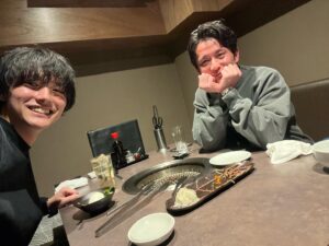 Kaito Sakurai Instagram - 藤森さんとのデート写真です🥰

ちょっとのお酒で顔が真っ赤になってしまう可愛い先輩です笑