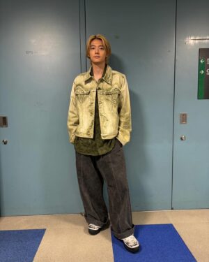 Kaito Sakurai Instagram - ブランチ衣装👕
　　　
【スタジオ】
jacket:@kohslickcurro

shirts:@casperjohn_gallery
　　　@sian.pr

pants:@taupe_outfits
　　　@kohslickcurro
　　　

【トレンド部】

pants:@remer_official
　　　@sian.pr

shoes:@camper_japan