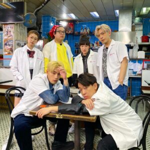 Kaki Sham Instagram - 呢班人如果真係做茶餐廳，我相信應該好快就被人炒🤣

#膠戰