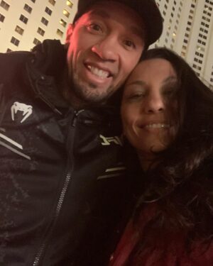 Kalindra Faria Instagram - Só para atualizar ….. 

Eu e meu #parceiro de #vida ❤️ 

@cristian_nogueira_muaythai