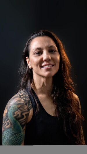 Kalindra Faria Instagram - Lutar é uma das atividades esportivas mais antigas. Muito antes de ser considerada como um esporte, a luta tinha o conceito básico de defesa e de ataque, no sentido de demonstrar superioridade em um confronto.
