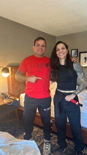 Kalindra Faria Instagram - A melhor parte da minha viagem foi poder rever meu irmão , amigo e mestre que a luta me deu .
Conheci está peça em 2005 e desde então a minha vida mudou , compartilhamos treinos , lutas , viagens , histórias  e acima de tudo , compartilhamos nossas vidas neste caminho atrás de nossos sonhos . 
Sou muito honrada em ser sua faixa preta e agora receber mais um grau . 

Obrigada @cacalima_mma_bjj por todos os momentos que vivemos juntos 🙏🏻❤️🥹
 
#jiujitsu #mma #familia #amizade #luta