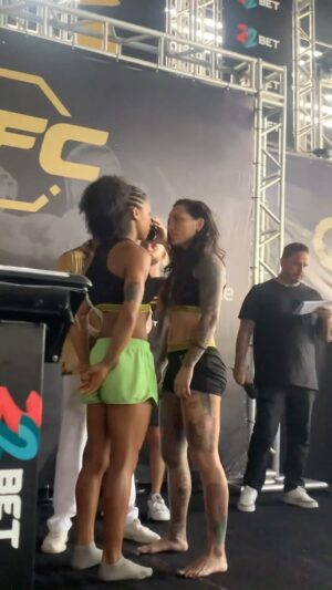 Kalindra Faria Instagram - Amanhã é o grande dia !!!!! 
 
Obrigada a todos que estão comigo nesta caminhada : 

@cristian_nogueira_muaythai 
@fabioalcino_academy 
@rejaoaraujo 
@clinicajuvy 
@espacoequilybrio 
@gustavofisiot 
@charmant_clinic 
@boleriafornadadivina 
@harmonizacao_dental_facial 

Obrigada @centurion.mma pela oportunidade de estar fazendo minha trigésima luta de mma 🙏🏻👊🏻

#mma #vtt #valetopteam #muaythaicristiannogueirataubaté