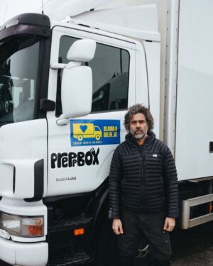 Kalle Zackari Wahlström Instagram - Vi är på väg till Ukraina med en lastbil full av förnödenheter. Följ resan på @preppbox och sluta aldrig bry er om kriget ❤️

(I samarbete med @preppbox och @blagulabilen antar jag)
