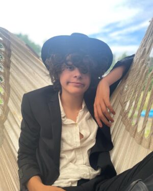Kalle Zackari Wahlström Instagram - Tuta för Glenn på 16-årsdagen! 190 cm din-mamma-skämt och skyrimfakta. Jag älskar dig min lilla pojke.