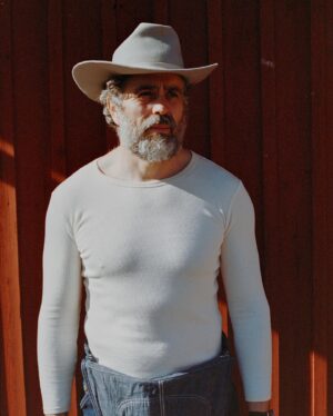 Kalle Zackari Wahlström Instagram - @kaerret - grejer för folk som grejar

Glesbygdskavajer, västar och träskor finns på karretstore.se.
 
Och snart lär det ju komma undertröjor och cowboyhattar också. BLAND ANNAT 😍

Foto: @yoyelapogian