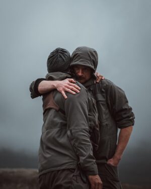 Kalle Zackari Wahlström Instagram - Här kommer en påminnelse till alla killar: krama era kompisar. Speciellt när dom skjutit bom på en renkalv i dom norska fjällen. Men även annars. 

Tack älskade @lillove2000 för att du såg att jag behövde den här.