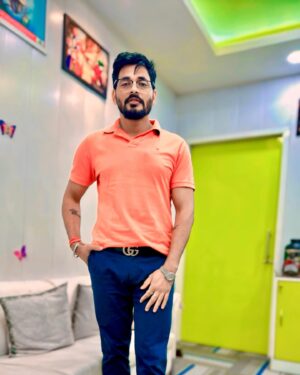 Kamal Digiya Instagram - White range 🫶😜
.
.
@jassmanak 
@kamaldigiya__official 
@kamaldigiya__official 
@kamaldigiya__official 
.
.

#digiya #kamaldigiya #office #photo #photography #photographer #instagood #instagram #insta #instadaily #digiyamusic #digiyamusicstudio #trending #trendingreels #viralreels #photooftheday #2024 #jaimatadi #vaishnomata #jaishreekrishna #jaiganpatibappamorya #delhi #faridabad #noida #delhincr #range #rangerover
