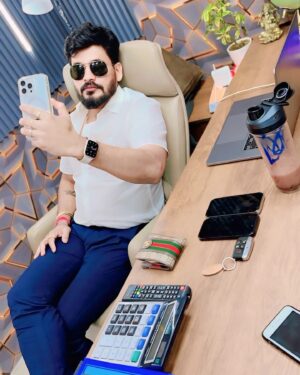 Kamal Digiya Instagram - Be the boss of your own life ❤️🫶💯
.
.
@kamaldigiya__official 
@kamaldigiya__official 
@kamaldigiya__official 
.
.

#digiya #kamaldigiya #office #photo #photography #photographer #instagood #instagram #insta #instadaily #digiyamusic #digiyamusicstudio #trending #trendingreels #viralreels #photooftheday #2024 #jaimatadi #vaishnomata #jaishreekrishna #jaiganpatibappamorya #delhi #faridabad #noida #delhincr
