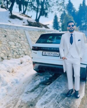 Kamal Digiya Instagram - Teri nazron ke sadqe.. ❤️🙏🏻
.
.
@kamaldigiya__official 
@kamaldigiya__official 
@kamaldigiya__official 
.
.

#digiya #kamaldigiya #office #photo #photography #photographer #instagood #instagram #insta #instadaily #digiyamusic #digiyamusicstudio #trending #trendingreels #viralreels #photooftheday #2024 #jaimatadi #vaishnomata