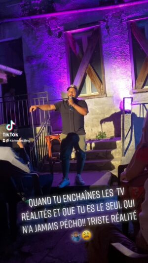 Kamel Djibaoui Instagram - C’est toujours plus drôle de se confier sur scène!!! #standup #comedie #funnyvideos #movie #humour