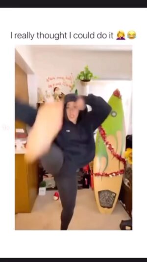 Kamel Djibaoui Instagram - Quand t’es en manque de souplesse!!!#humor #funny #tiktok #love #instagood #beautiful #happy #follow