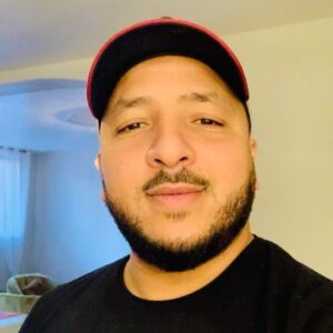 Kamel Djibaoui Instagram - Quand tu as l’impression que Cyril alias baba te suis partout!!😅😂👍 @cyrilhanouna @shannakress83 @ayemnour @djamelkaibou #funny #picture #good #amazing