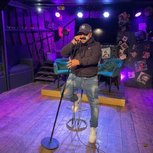 Kamel Djibaoui Instagram - Et si je vous racontez les coulisses des mes émissions de tv réalité sur scène!! Ça vous dit????!!😉😂 #funny #humours #standup #tvrealite #coulisses #m6 #nrj12 #la prod #thym @nabilla @ayemnour @carolinereceveur @shannakress83 @thibaultgarcia @emilienefnaf @amelieofficieloff