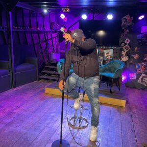 Kamel Djibaoui Instagram - Et si je vous racontez les coulisses des mes émissions de tv réalité sur scène!! Ça vous dit????!!😉😂 #funny #humours #standup #tvrealite #coulisses #m6 #nrj12 #la prod #thym @nabilla @ayemnour @carolinereceveur @shannakress83 @thibaultgarcia @emilienefnaf @amelieofficieloff