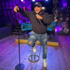 Kamel Djibaoui Instagram - Et si je vous racontez les coulisses des mes émissions de tv réalité sur scène!! Ça vous dit????!!😉😂 #funny #humours #standup #tvrealite #coulisses #m6 #nrj12 #la prod #thym @nabilla @ayemnour @carolinereceveur @shannakress83 @thibaultgarcia @emilienefnaf @amelieofficieloff