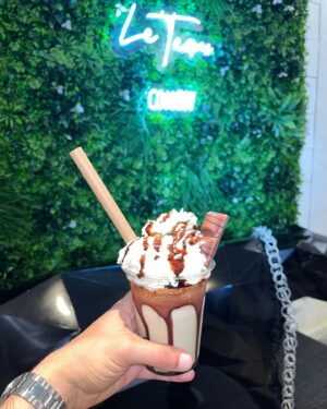 Kamel Djibaoui Instagram - ☀️ Un coup de chaud ? 🥵 
Retrouvez nos savoureux Milkshakes avec plein de goûts et topping 🍫🍪🥰

Toujours au TeaM ! 
📍19 rue Briçonnet, 37000 Tours