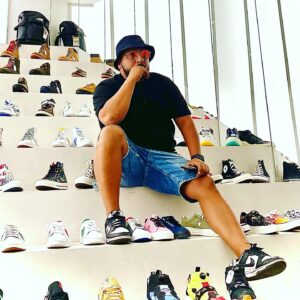 Kamel Djibaoui Instagram - “Cendrillon est la preuve qu’une paire de chaussure peut changer notre vie” ✅👌🏼😉 #newpicture #sneakers #shoes #lifestyle
