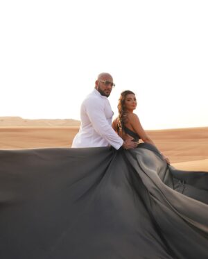 Kamel Guenfoud Instagram - Desert  🤰🏻part 2 🤣🤣🥰. #desert #dubai #pregnant #baby #love #couple #kameltatouage 📸@pic.by.sahra