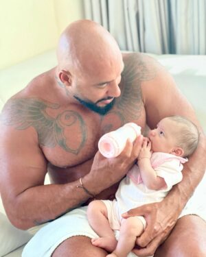 Kamel Guenfoud Instagram - This Moment ❤️❤️❤️❤️. #lana #daddy #love #dadanddaughter #dadgoals