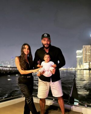Kamel Guenfoud Instagram - Happy New years .. we Love you ..♥️ #dubai #yacht #newyear #2024 #family #love #bestfriends