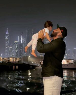 Kamel Guenfoud Instagram - Happy New years .. we Love you ..♥️ #dubai #yacht #newyear #2024 #family #love #bestfriends