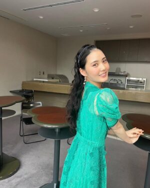 Kana Kita Instagram - 先日は、シェイクスピアシリーズ舞台「ハムレット」の制作発表がありました。

素敵なヘアメイクにお衣装を施して舞台に立つと
私がオフィーリアを演じるという感覚に少しだけ、指先だけようやく触れられたような気がします。

お稽古が始まれば、何かが、はっきりと
見えてくるのだろうと思います。
その期待に、ときめいている☺︎

大切な作品
笑って泣いて魂で芝居やってくる！

ぜひ観に来てくださいね。

※髪の毛、地毛なのすごい長くない?

＜キャスト＞
柿澤勇人
北 香那
白洲 迅
渡部豪太
豊田裕大
櫻井章喜
原 慎一郎
山本直寛
松尾竜兵
いいむろなおき
松本こうせい
斉藤莉生
正名僕蔵
高橋ひとみ
吉田鋼太郎
 
＜埼玉公演＞
日程：2024年5月7日（火）～26日（日）
会場：彩の国さいたま芸術劇場 大ホール
主催：公益財団法人埼玉県芸術文化振興財団
制作：公益財団法人埼玉県芸術文化振興財団／ホリプロ
 
＜料金＞
【SAFメンバーズ】S席：9,300円／A席：7,500円／B席：5,600円
【一般】S席：10,000円／A席：8,000円／B席：6,000円／U-25：2,000円※劇場でのみ取扱い
 
＜販売スケジュール＞
【SAFメンバーズ抽選先行】
1月26日（金）10:00～2月1日（木）
【ホリプロステージ抽選先行】
1月26日（金）12:00～2月7日（水）23:59
 
【一般発売】
2月17日（土）10:00～
 
ツアー公演詳細
＜宮城公演＞
日程：2024年6月
会場：仙台銀行ホール イズミティ21 大ホール
主催：仙台放送
共催：仙台市市民文化事業団
お問い合わせ：022-268-2174 （平日11:00～16:00）
https://www.ox-tv.jp/sys_event/p/details.aspx?evno=829
 
＜愛知公演＞
日程：2024年6月
会場：愛知県芸術劇場 大ホール
主催：中京テレビ放送
お問い合わせ：中京テレビクリエイション 052-588-4477（平日11:00～17:00／土日祝休） https://cte.jp/hamlet2024/
 
＜福岡公演＞
日程：2024年6月
会場：J:COM北九州芸術劇場 大ホール
主催：インプレサリオ
お問い合わせ：インプレサリオ 092-600-9238（平日11:00～18:00）
info@impresario-ent.co.jp
https://www.impresario-ent.co.jp/stage/hamlet2024/
 
＜大阪公演＞
日程：2024年6月
会場：梅田芸術劇場シアター・ドラマシティ
主催：梅田芸術劇場
お問い合わせ：梅田芸術劇場 06-6377-3888（10:00～18:00）
https://www.umegei.com/schedule/1181/