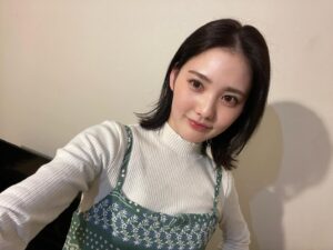 Kana Kita Instagram - 髪切ったぞー！
25センチくらい切ったぞー！
役で切ったぞー！
思い切ったぞー！！！

いつもの如く瓜生さんありがとう☺︎☺︎
色々考えて切ってくれたよ。
カラーピンクグレーぽい色に
長持ちのために暗めに入れてくれました。
時間経つのも楽しみね❤︎