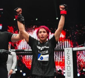 Kana Watanabe Instagram - .
PFL regular season開幕戦
初戦判定で勝ちました。
一本勝ちを狙っていたので課題が残ります！
シーズンは続くので一本取り切れる選手になるよう頑張ります🔥
朝から配信を見て応援してくださってありがとうございました🇯🇵
上田さん隼人さん陣営で本当に心強くて迷いなくいけました！
テキサスまでサポートありがとうございました🇺🇸

PFL regular season opener
I won the first fight by decision.
I was aiming for the finish, so I still have a lot of work to do!
This fight has only just begun.
I will come back stronger.
Thank you to the coaches in Japan and for supporting us all the way to Texas 🇺🇸 I love my team.

#PFL
#PFLregularseason
@pflmma 
#bellator
#mma
#mmafighter 
#総合格闘技