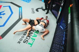 Kana Watanabe Instagram - .
PFLリーグ2戦目。
3Rで一本負けでした。

日本で練習していても
大きなジムじゃなくても
FIGHTER'SFLOWで世界一になれることを
証明したかったのでとても悔しいです。
ここにいたら世界一になれるって示したかった。

今まではブーイングばかりだったのが、
今回私の声援がすごく多くて
ここまでやってきて良かったと思いました。

リズカムーシュは尊敬できるチャンピオン。
戦えて良かった。ありがとうございました。

悔しいけどここまでやってきた事に悔いはありません。
毎日妥協せず取り組んだ。

試合は怖かった。
応援やチームのサポートがなかったらケージに立てなかった。
ありがとうございました！！！

.

My second fight in the PFL league.
I lost by submission in the third round.

I'm very disappointed because I wanted to prove that I could be the best in the world at FIGHTER'SFLOW without having to train in Japan and go to a big gym.
I wanted to prove that I could be the best in the world by being here.

Until now, I was only booed, but this time I received a lot of cheers and I'm glad I was able to come this far.

@iamgirlrilla is a champion I can respect.
I'm glad I was able to fight  her.Thank you.

It's unfortunate, but I have no regrets about coming this far.
I worked hard every day without compromising.

The fight was scary.
I wouldn't have been able to enter the cage without the support and encouragement of my team.
Thank you so much!!!
　

Team
@fighters_flow 
Coach
@ueda_takao 
@hayato.suzuki.0719 
Support
@akira.fll_swing @aesthetica20120401 @coachmk_health.and.performance @atsushi4477 @shingomoromasa @arrowsgym @haleo_official 

#PFL
@pflmma