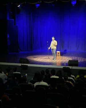 Kanan Gill Instagram - First three weeks of the new tour done! Tonnes of books signed, jokes made and exercise avoided. See you next week at the Jaipur Lit Fest.