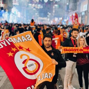 Kanan Mahmudov Instagram - Tebrikler GS❤️ bu tarixi, bu duyqunu yasamaq, cox gozeldir