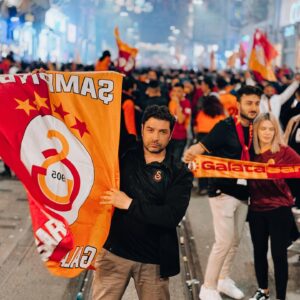 Kanan Mahmudov Instagram - Tebrikler GS❤️ bu tarixi, bu duyqunu yasamaq, cox gozeldir