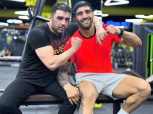 Kanan Mahmudov Instagram - o bizim qururumuz🤛🏅🇦🇿🇹🇷❤️ @bahram__rajabzadeh @motivatorfitnessclub
