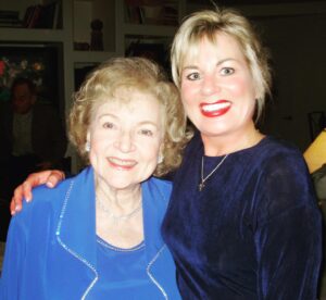 Kandra King Instagram - The #Gracious #Talented #Legendary #BettyWhite
(17 days before her 100th Birthday) won’t see 2022.  What an Honor to know her.  She was “Dr. Dolittle” to every animal, laughed heartily, garnered Awards & Fans of all ages.  Soar with the Angels Betty! You will be missed! 😇🥲❤️🤗👏