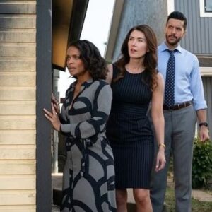 Kandyse McClure Instagram - Getting a lot of fire themes lately. Is it just me?! 
Suffice it to say I lose my cool. 
8pm Tonight!! 🔥💥✨

@familylaw_global @jewelstaite @zachsmadu  @globaltv @stacktv #canada
#DaisyandKat