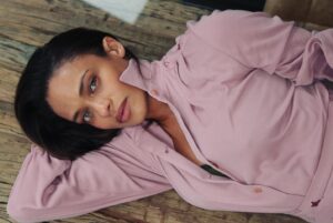 Kandyse McClure Instagram - What you see is what you get. 🌸🎀🦩

📸: @tdj_photo 
👚: Ada B