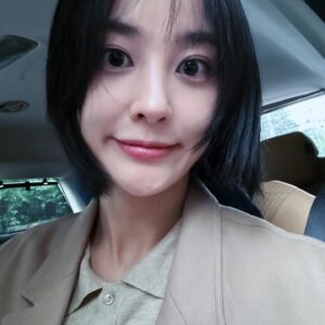 Kang Byul Instagram - 💇🏻‍♀️변신나영 신나영? 

#수지맞은우리