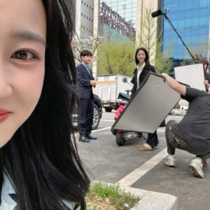 Kang Byul Instagram - #숨나영
숨어서 지켜보는 나영이….👀

#수지맞은우리