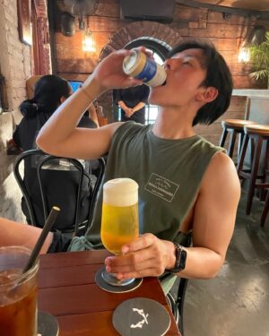 Kang Hyung-suk Instagram - 으 맥주진짜시러