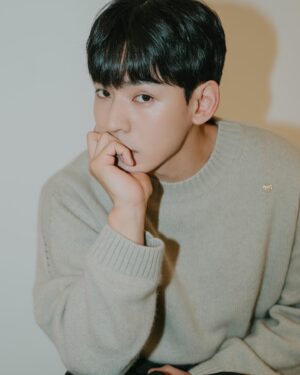 Kang Hyung-suk Instagram - 덕분에 행복한  한해를 보낼수 있어서 감사했습니다. 마무리 잘하시고 더더욱 건강하고 행복한 새해되시길!