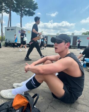 Kang Hyung-suk Instagram - 좌충우돌 우당탕탕 첫 하프 마라톤🏃☀️
다들 그저 존경..🙏