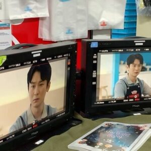 Kang Ki-doong Instagram - 조재수라는 사람이 계속 내 옆에 있어줘서, 그래서 겨우 버텼어. 그나마 웃고... 그나마 숨 쉬고.. 덜 외로웠어.
고마워, 재수형.
#피자집마지막씬#사실마지막에#강태가피자만들어달랬다