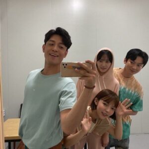 Kang Ki-doong Instagram - 뒤에 숨지말고 나오세여~~~