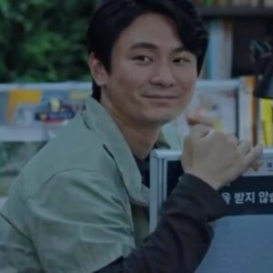 Kang Ki-doong Instagram - 그 동안 <소방서 옆 경찰서> ‘시즌1’을 사랑해주신 모든 분들에게 감사합니다. 더불어 지금 이 순간에도 어디선가 생명과 정의를 위해 불철주야 뛰어다니는 소방관, 경찰관분들께 감사하다는 말씀 전합니다.

맹필이는 다시 돌아옵니다!  We'll be back! #소방서옆경찰서 #공명필#강기둥