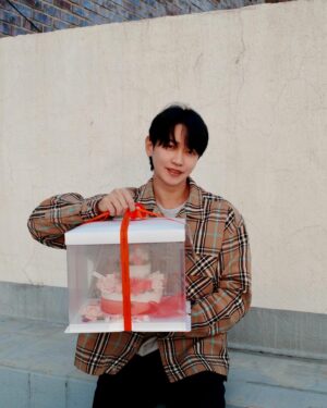 Kang Kyun-sung Instagram - ⠀
공연에 초대받으면 어떤 선물이 좋을까?
고민하던 중 ‘아코토리’를 알게 되어 주문했는데
떡 케이크 너무너무 예뻐서 깜놀~
예쁘게 만들어주셔서 감사합니다😍👍
⠀
@acotory_cafe_cake
⠀
#일산떡케이크 #아코토리케이크 #일산카페