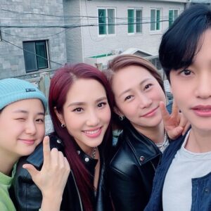 Kang Kyun-sung Instagram - ⠀
20년의 우정! 내 믿음의 동역자들!
미리 생파 고마워~😍🎂🎉
⠀
4월 22일까지 역대하를 읽어주세요!😉
⠀
#4월18일 #hbd