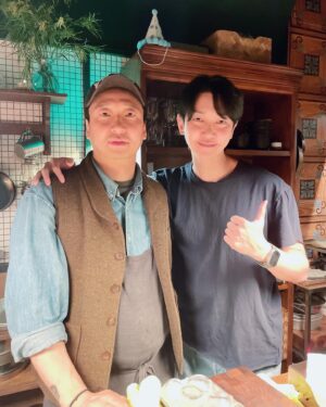Kang Kyun-sung Instagram - ⠀
부산에서 가장 예약하기 힘들다는 신도랩을
철우 형님 덕분에 다녀왔다~ 꺄!😍
⠀
코스 요리마다 전 세계를 방문하며
느꼈던 이야기들과
본인만의 색깔로 풀어낸 맛은 감동 그 잡채!
⠀
최근에 먹어 본 음식 중에
가장 맛있고 감동적이었다!😋👍
내 사람들 입에 다 넣어주고 싶었음~ 정말!
⠀
여러분 예약이 어렵더라도 꼭 가보셔요! 강추!
이렇게 귀한 경험을 주신 철우형~
너무너무 고마워요!😍👍
@jazz01040789449
@shindo_lab
⠀